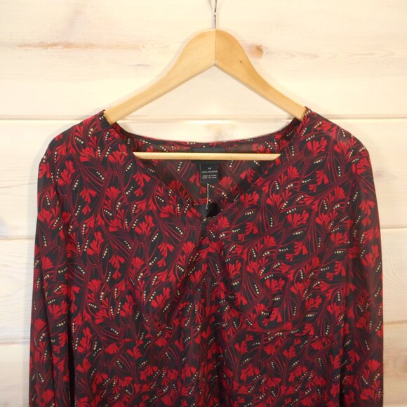 NWT Lane Bryant Women's size 16 Lightweight Blouse Black Red Bell Sleeve - Picture 2 of 12